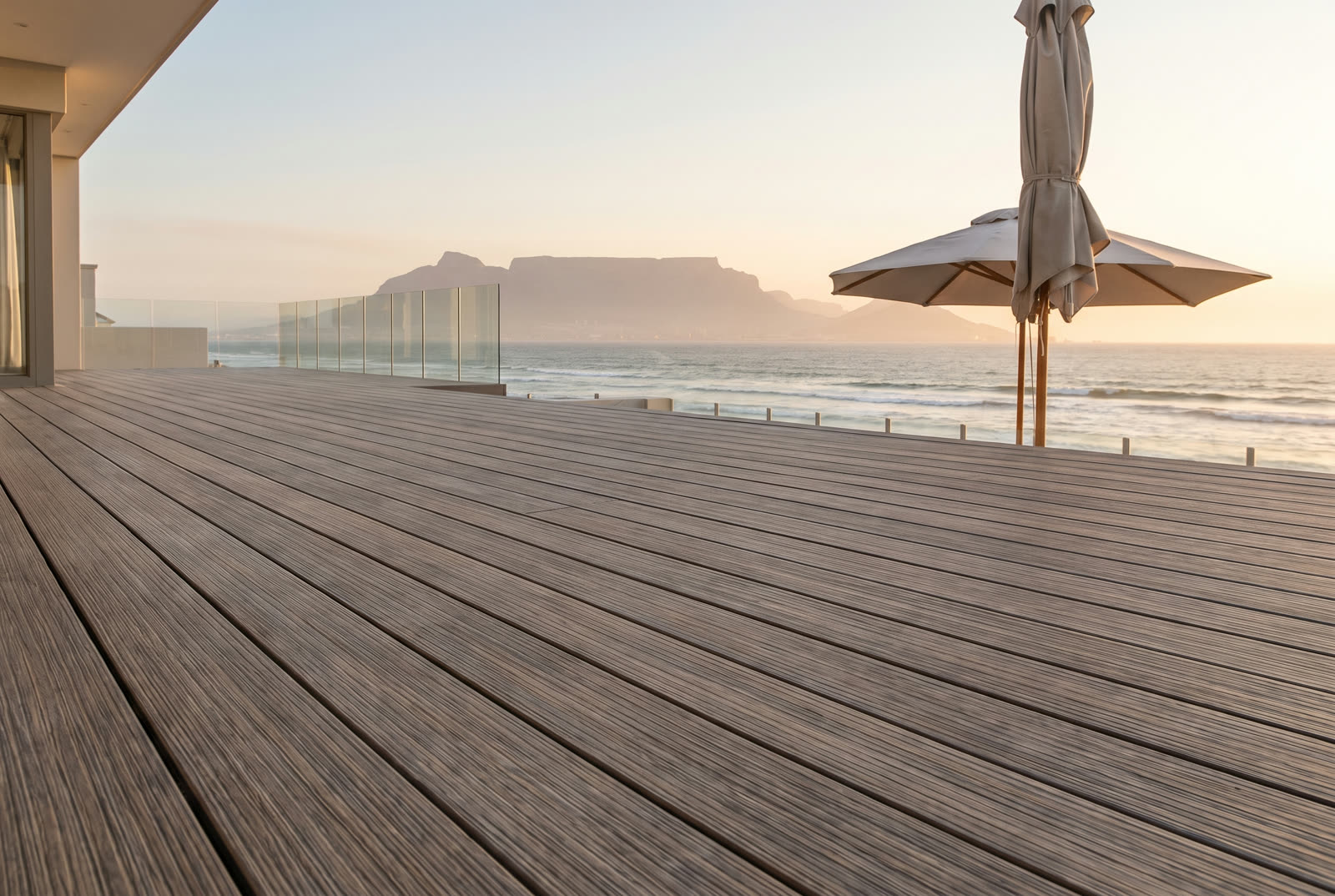 Composite seafront deck in Bloubergstrand